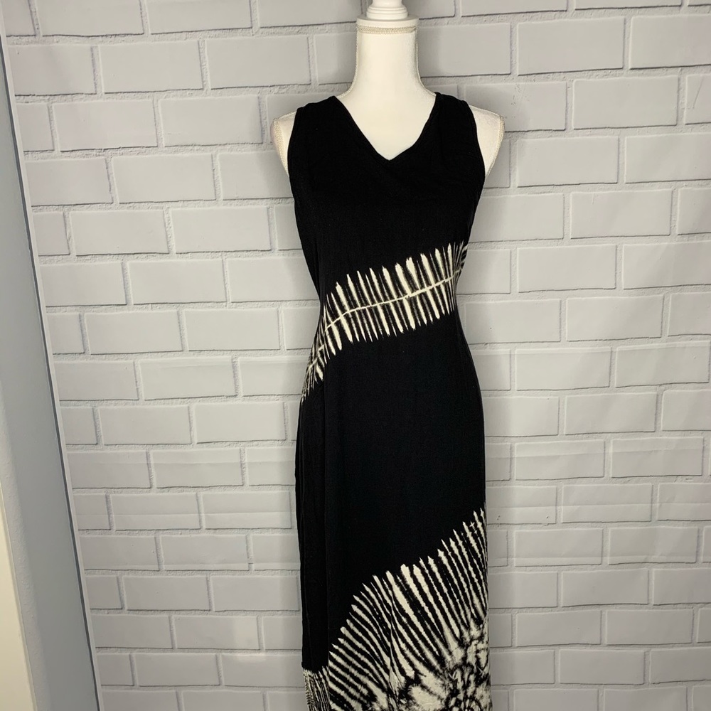 Batik design B/W Dress (no Size) - Picture 5 of 8